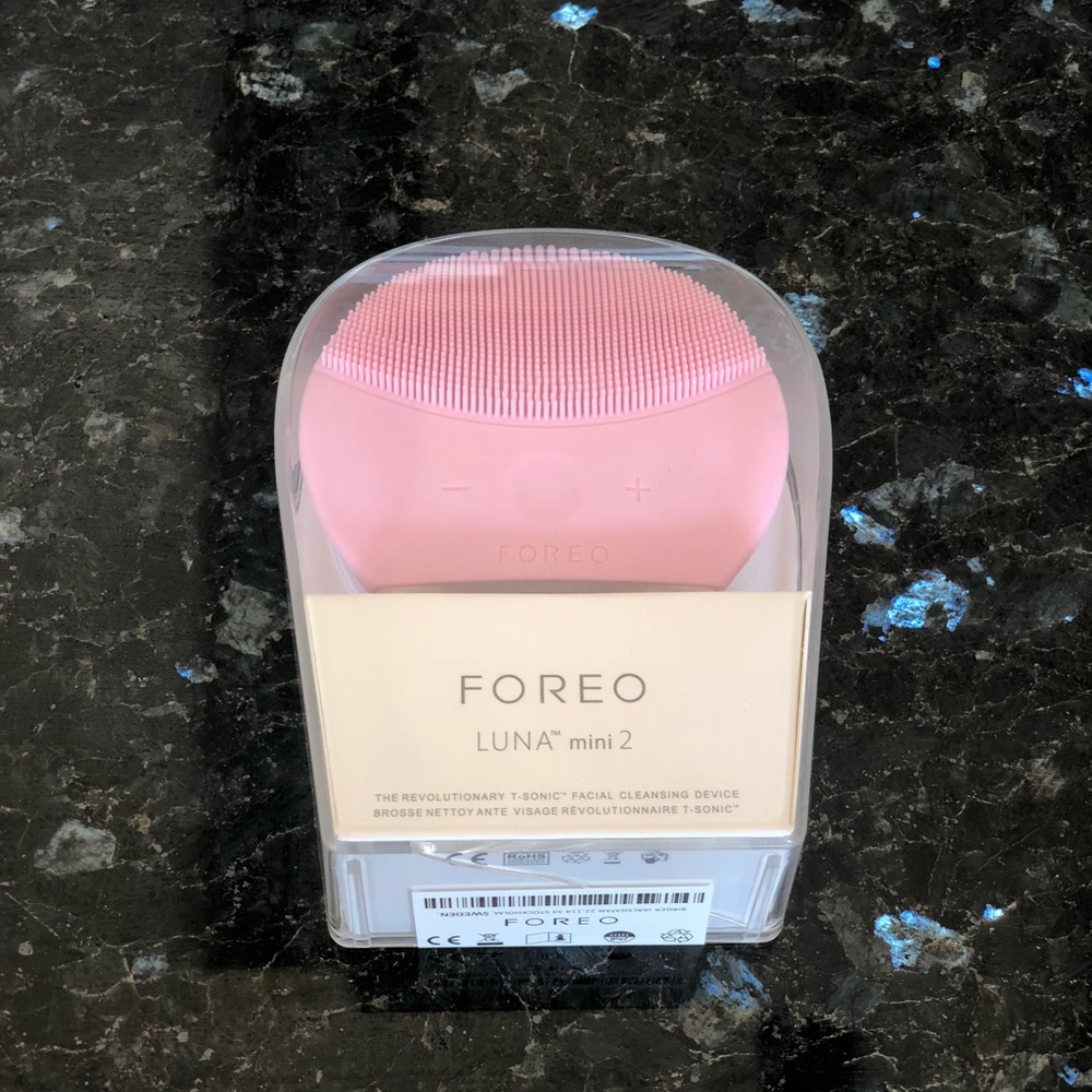 FOREO LUNA MINI 2 FACIAL CLEANSING DEVICE